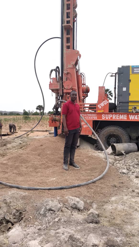 The drilling rig at the Mwalwigi well site